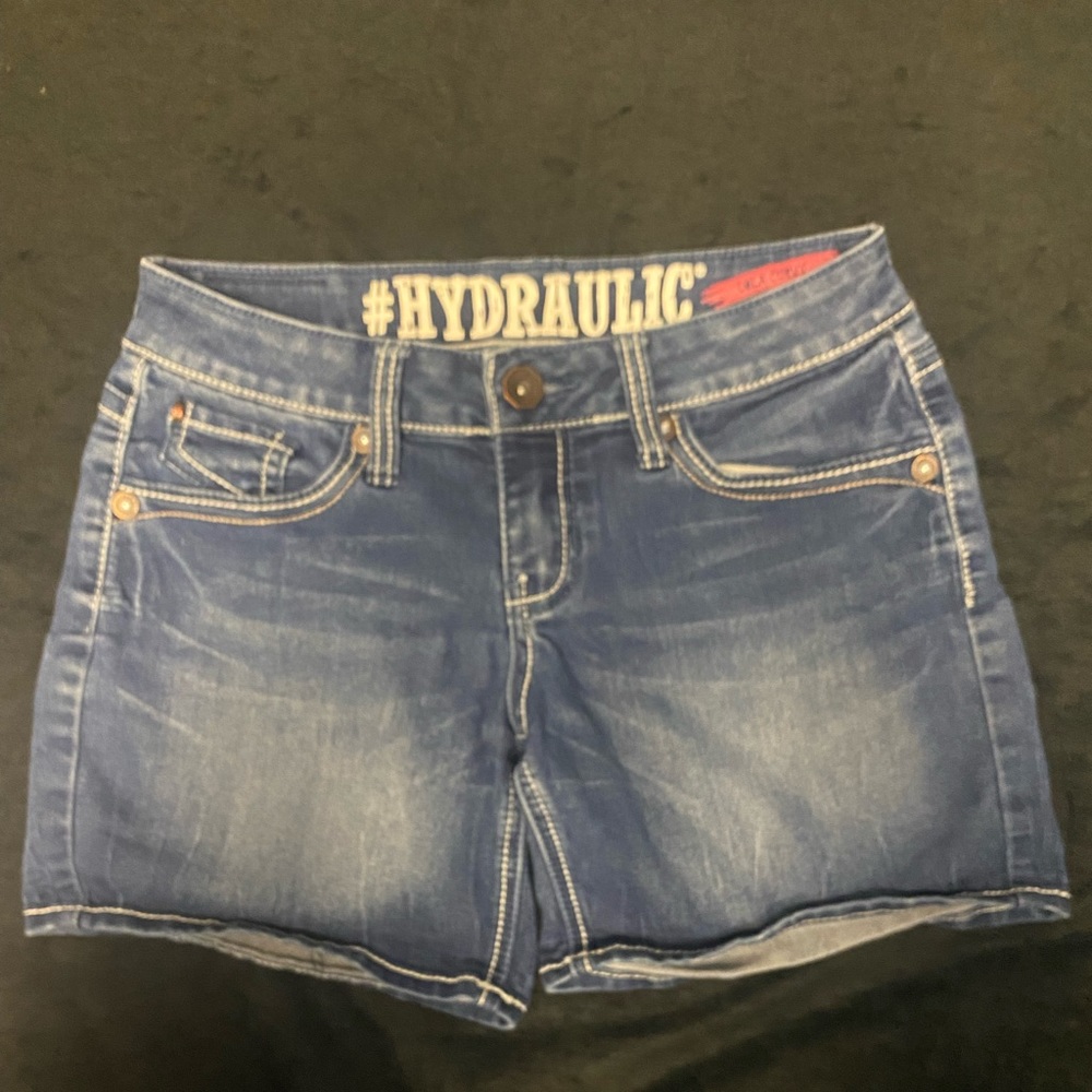 Hydraulic denim shorts